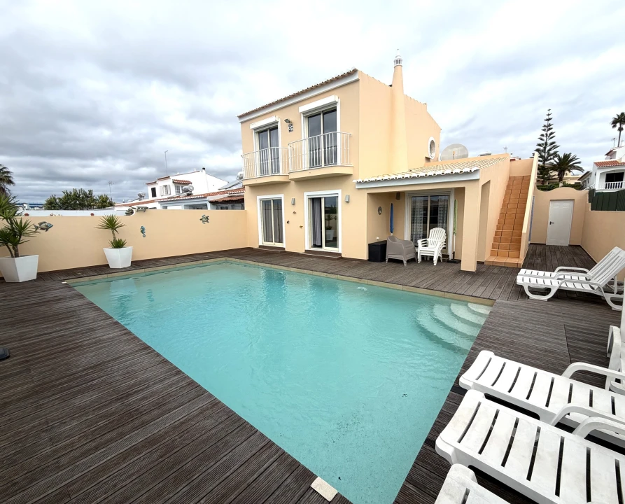 Moradia T4 para Venda em Lagos (São Sebastião e Santa Maria) Foto 1