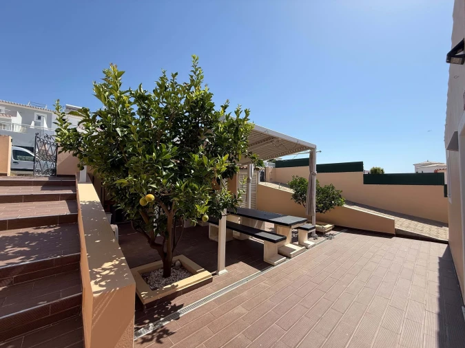Moradia T4 para Venda em Lagos (São Sebastião e Santa Maria) Foto 2