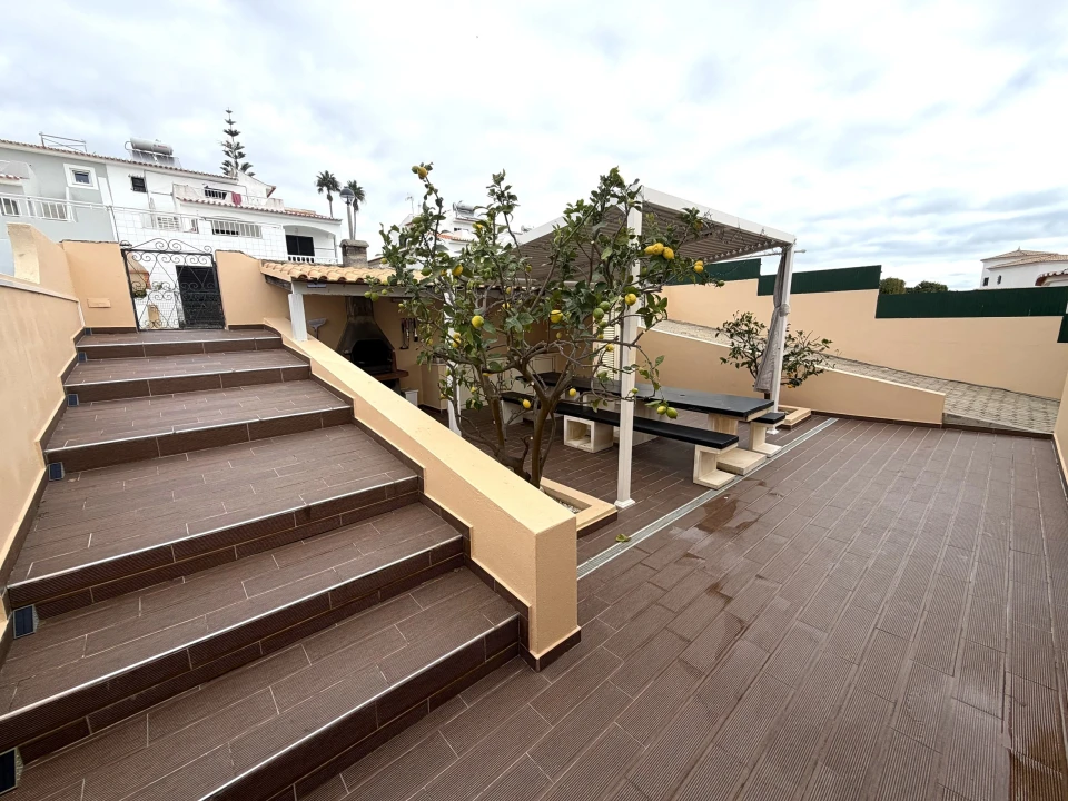 Moradia T4 para Venda em Lagos (São Sebastião e Santa Maria) Foto 2