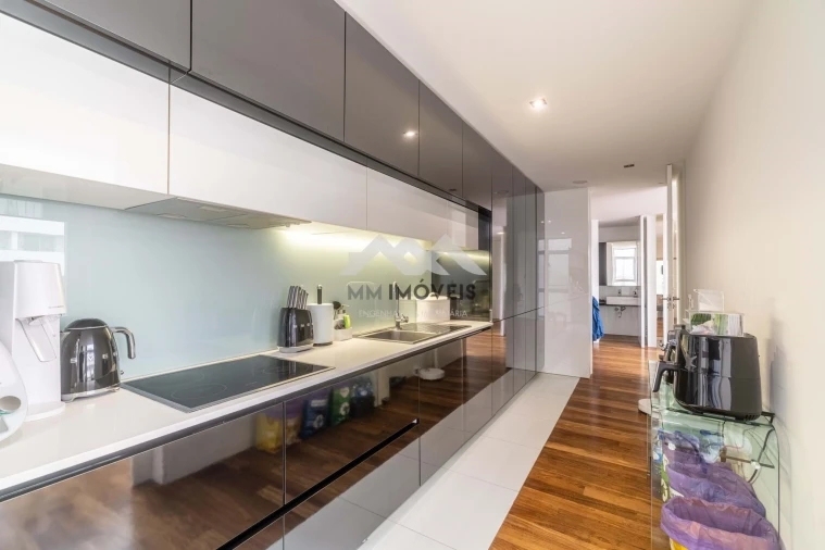 Apartamento T4 para Venda em Santa Marinha Foto 4