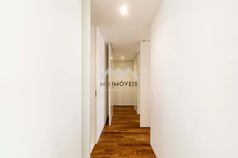 Apartamento T4 para Venda em Santa Marinha Foto 9