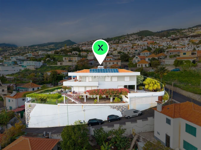 Moradia T4 para Venda em Funchal (Santa Maria Maior) Foto 2