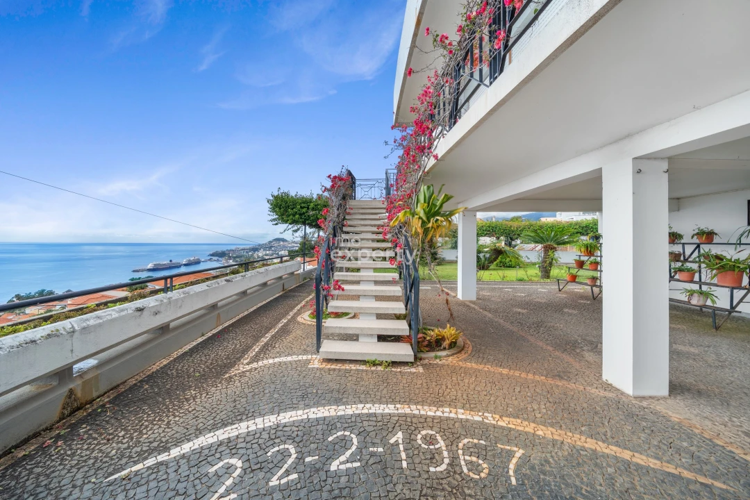 Moradia T4 para Venda em Funchal (Santa Maria Maior) Foto 9