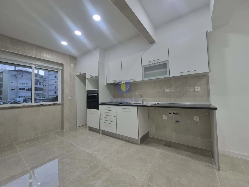 Apartamento T2 para Venda em Almada, Cova da Piedade, Pragal e Cacilhas Foto 1