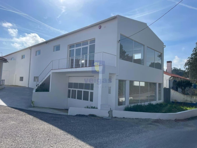 Armazém para Venda em Salir de Matos Foto 1