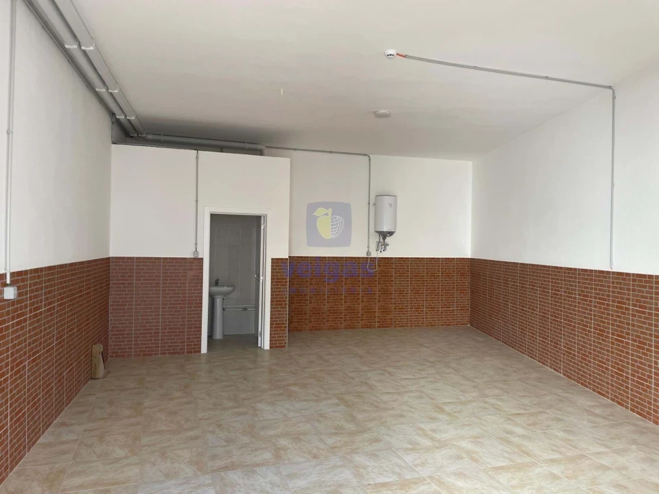 Armazém para Venda em Salir de Matos Foto 9