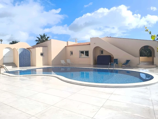 Moradia T5 para Venda em Ferragudo