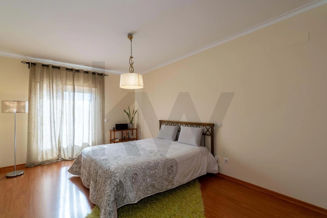 Apartamento T3 para Venda em Quelfes Foto 13