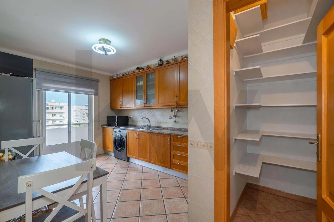 Apartamento T3 para Venda em Quelfes Foto 7