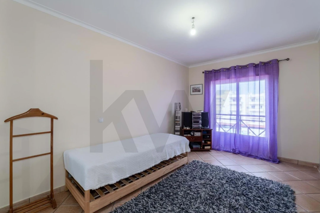 Apartamento T3 para Venda em Quelfes Foto 11