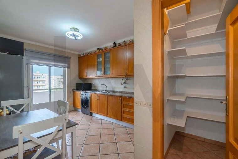 Apartamento T3 para Venda em Quelfes Foto 7