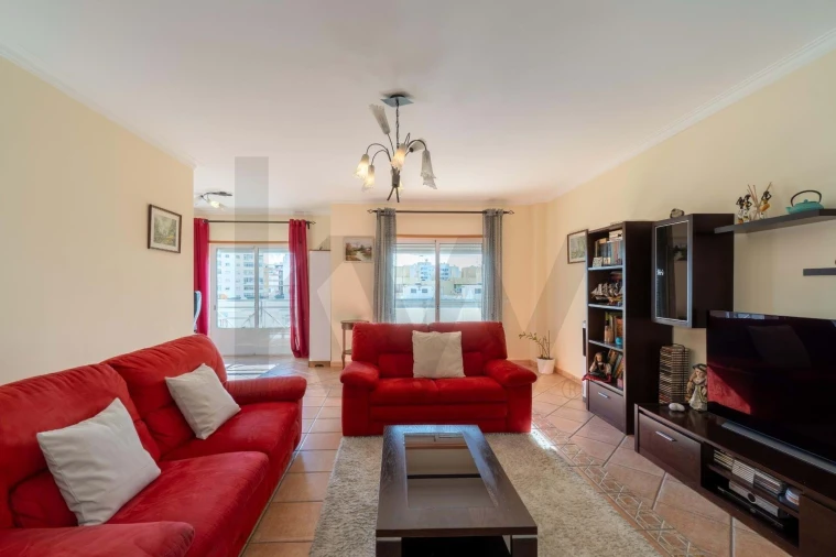 Apartamento T3 para Venda em Quelfes