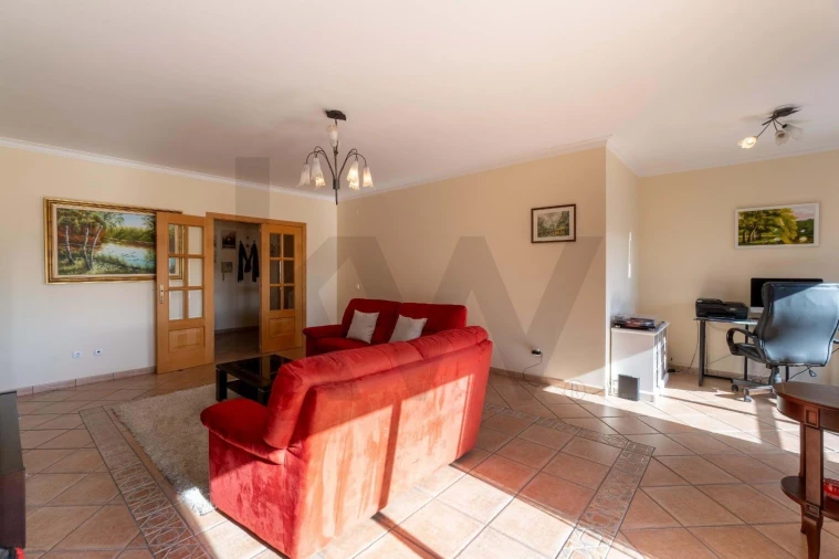 Apartamento T3 para Venda em Quelfes Foto 4