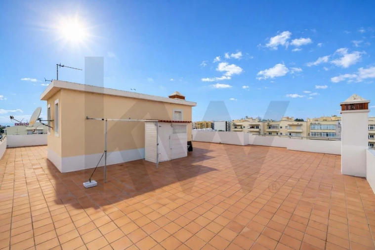 Apartamento T3 para Venda em Quelfes Foto 18