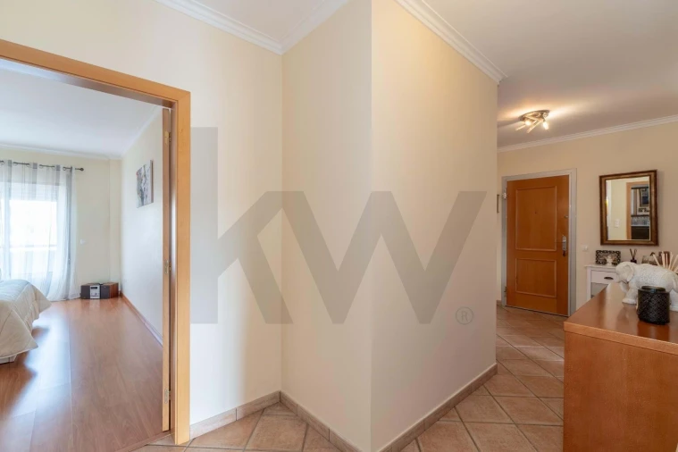 Apartamento T3 para Venda em Quelfes Foto 12