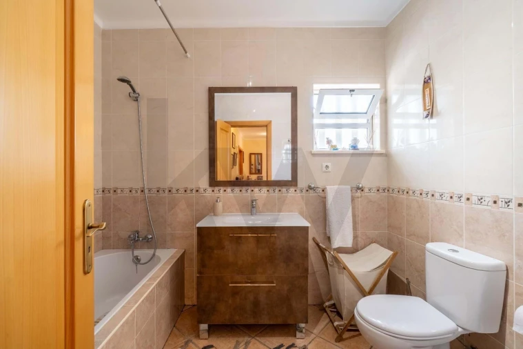 Apartamento T3 para Venda em Quelfes Foto 17