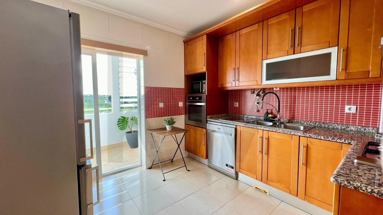 Apartamento T3 para Arrendamento férias em Estômbar e Parchal Foto 5