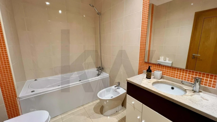 Apartamento T3 para Arrendamento férias em Estômbar e Parchal Foto 16