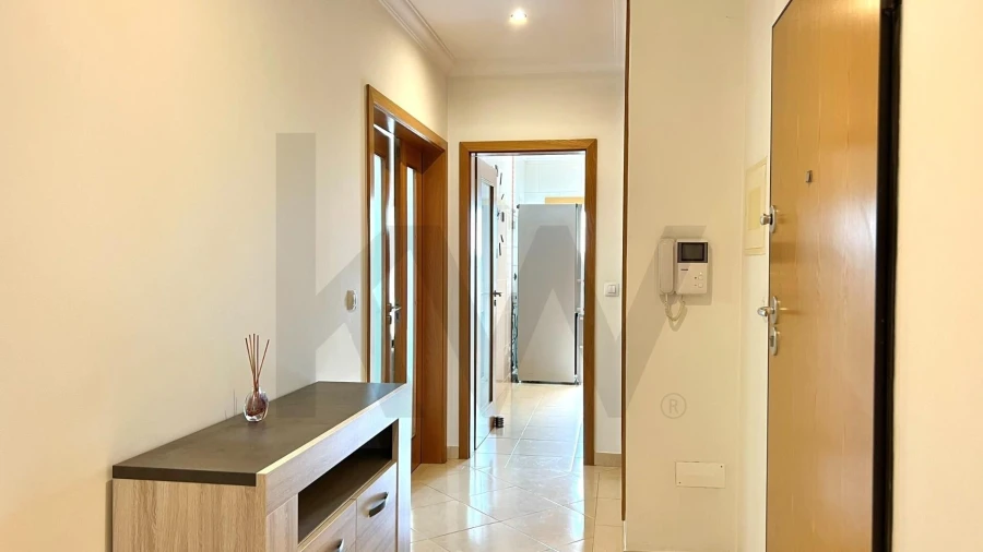 Apartamento T3 para Arrendamento férias em Estômbar e Parchal Foto 6