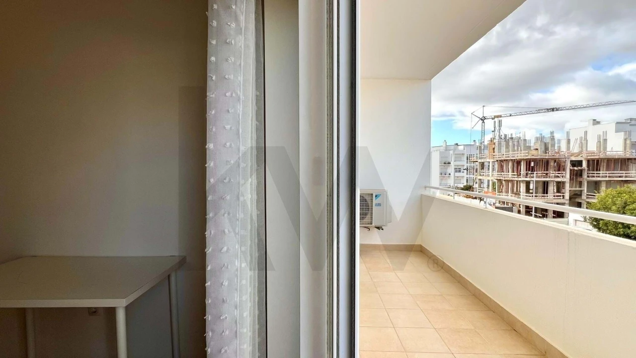 Apartamento T3 para Arrendamento férias em Estômbar e Parchal Foto 15