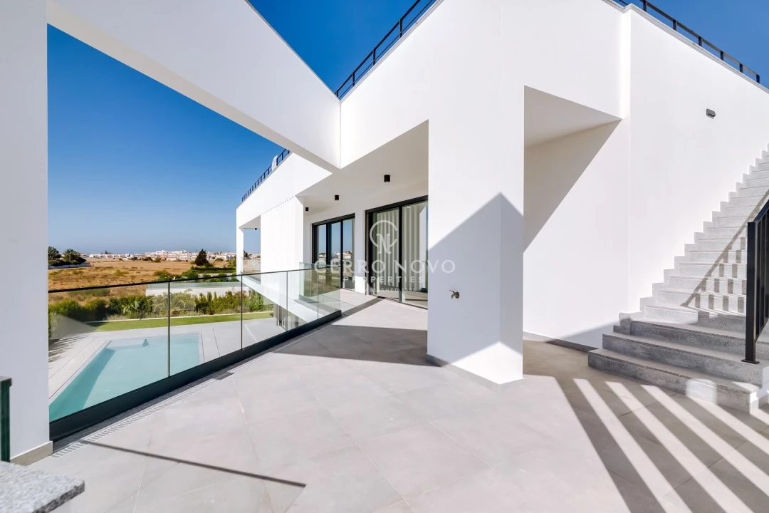 Moradia T4 para Venda em Guia Foto 7