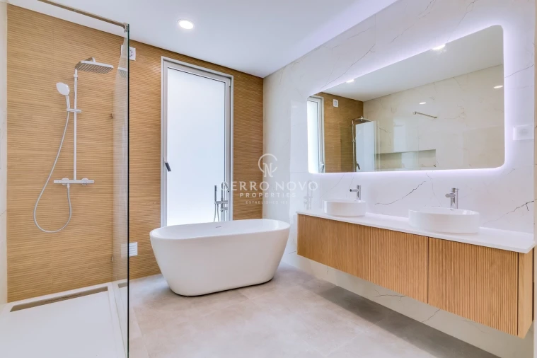 Moradia T4 para Venda em Guia Foto 5