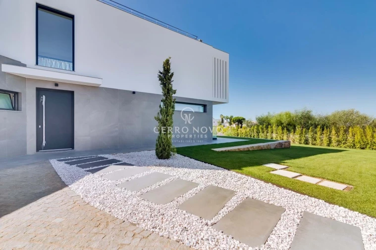 Moradia T4 para Venda em Guia Foto 8