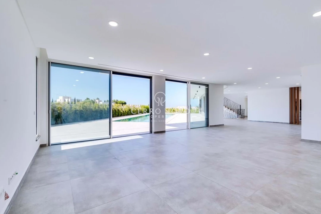 Moradia T4 para Venda em Guia Foto 3