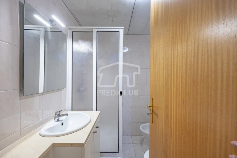 Apartamento T2 para Arrendamento em Caniço Foto 15