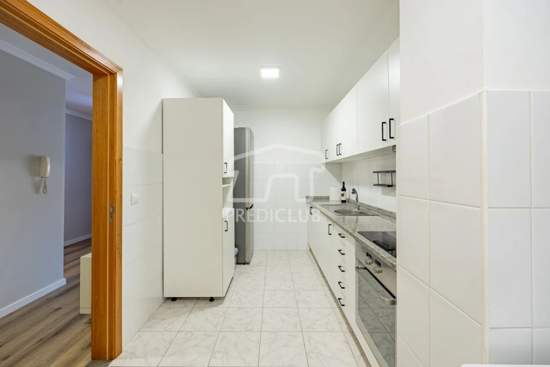 Apartamento T2 para Arrendamento em Caniço Foto 8