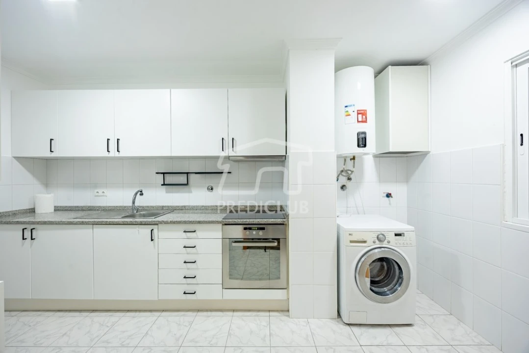 Apartamento T2 para Arrendamento em Caniço Foto 7