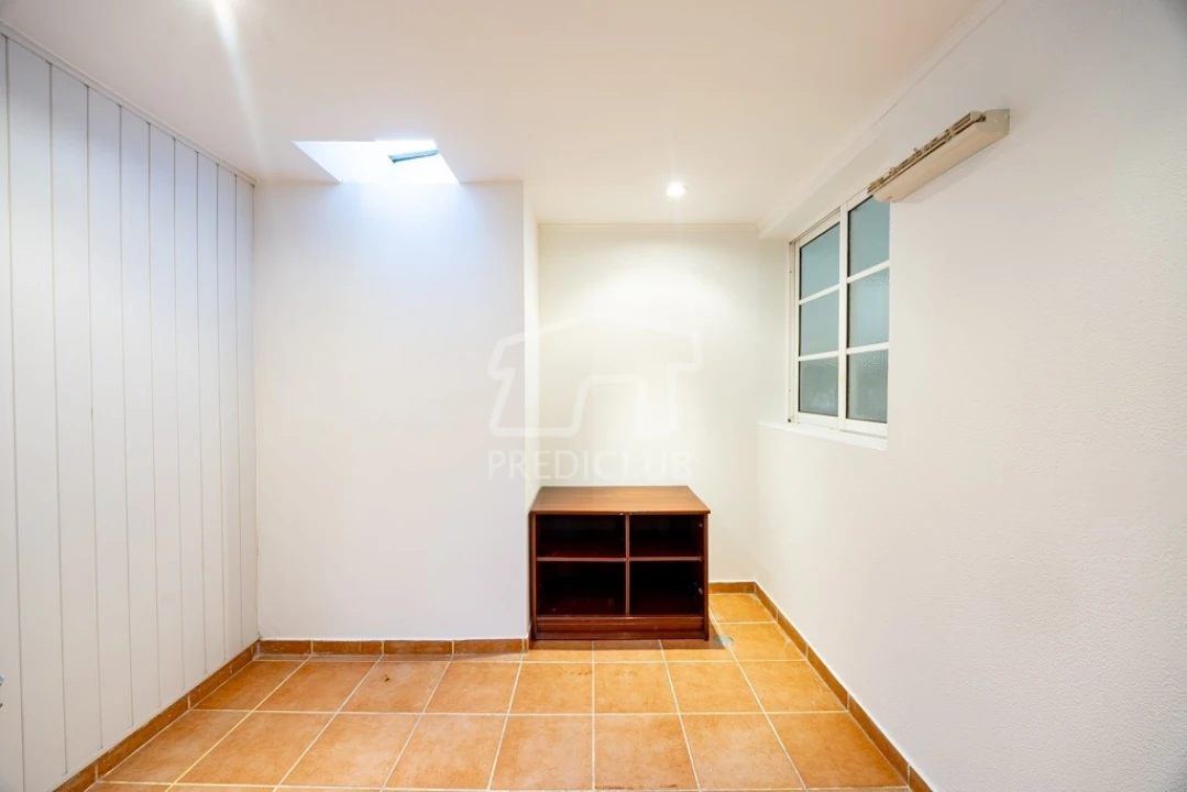 Apartamento T2 para Venda em Santo Antonio Foto 16