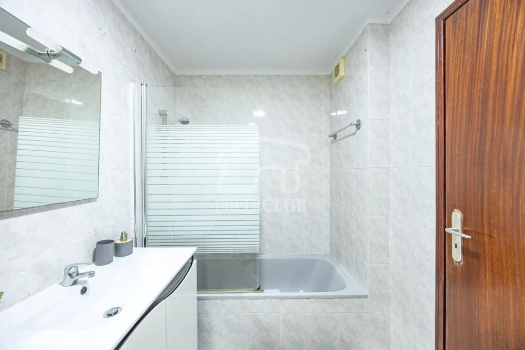 Apartamento T2 para Venda em Santo Antonio Foto 11