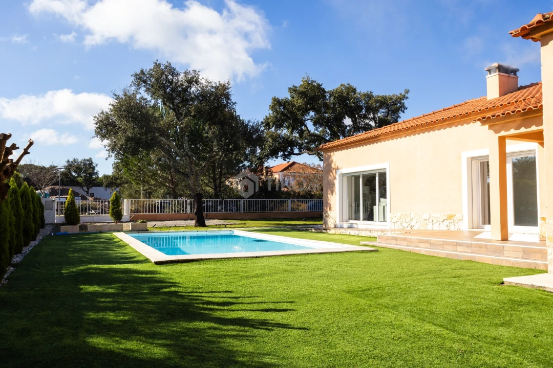 Moradia T4 para Venda em Santo Estêvão Foto 3