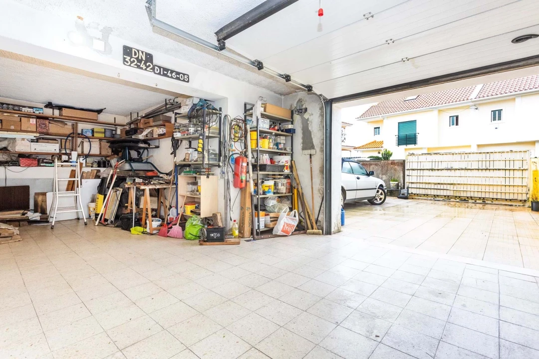 Moradia T3 para Venda em Porto Salvo Foto 28