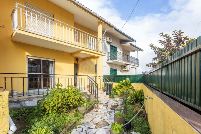 Moradia T3 para Venda em Porto Salvo Foto 23