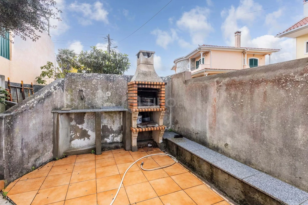 Moradia T3 para Venda em Porto Salvo Foto 27