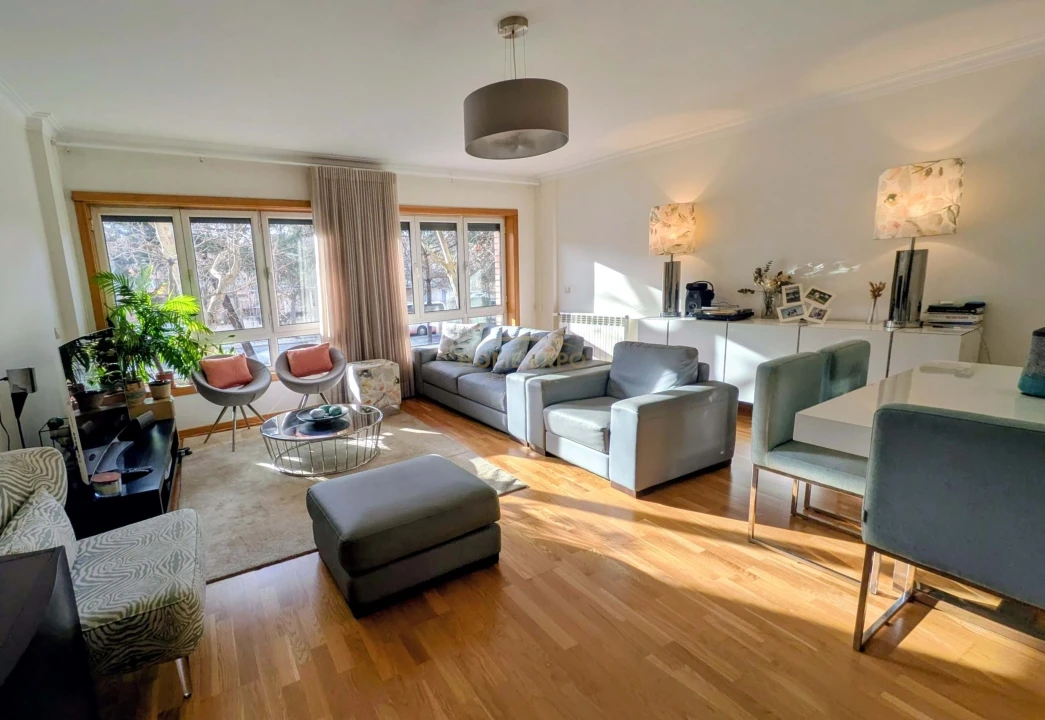 Apartamento T3 para Venda em Parque das Nações Foto 1