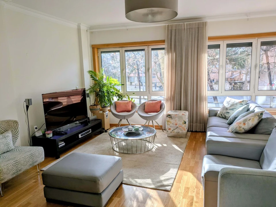 Apartamento T3 para Venda em Parque das Nações Foto 2