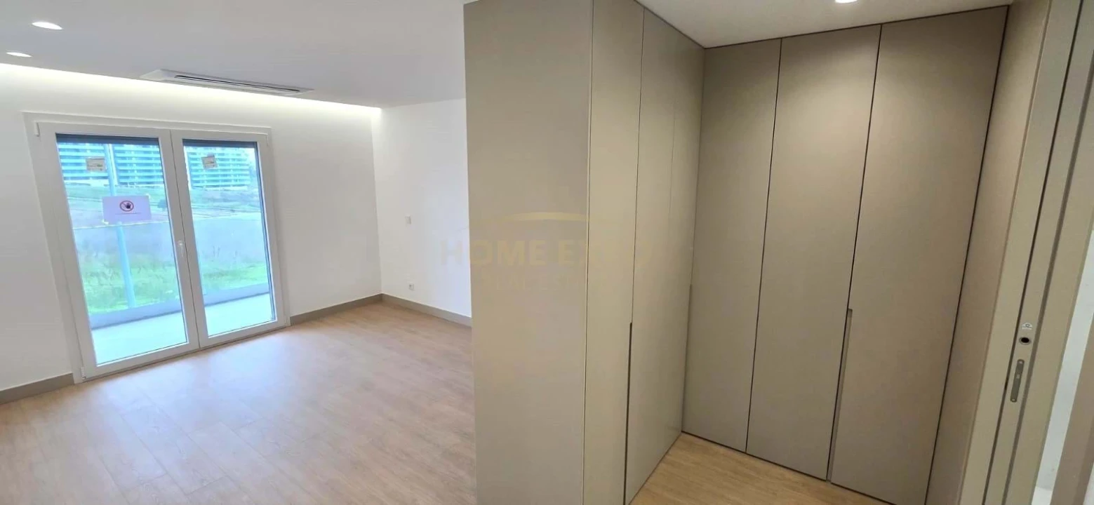 Apartamento T3 para Venda em Póvoa de Santo Adrião e Olival Basto Foto 9