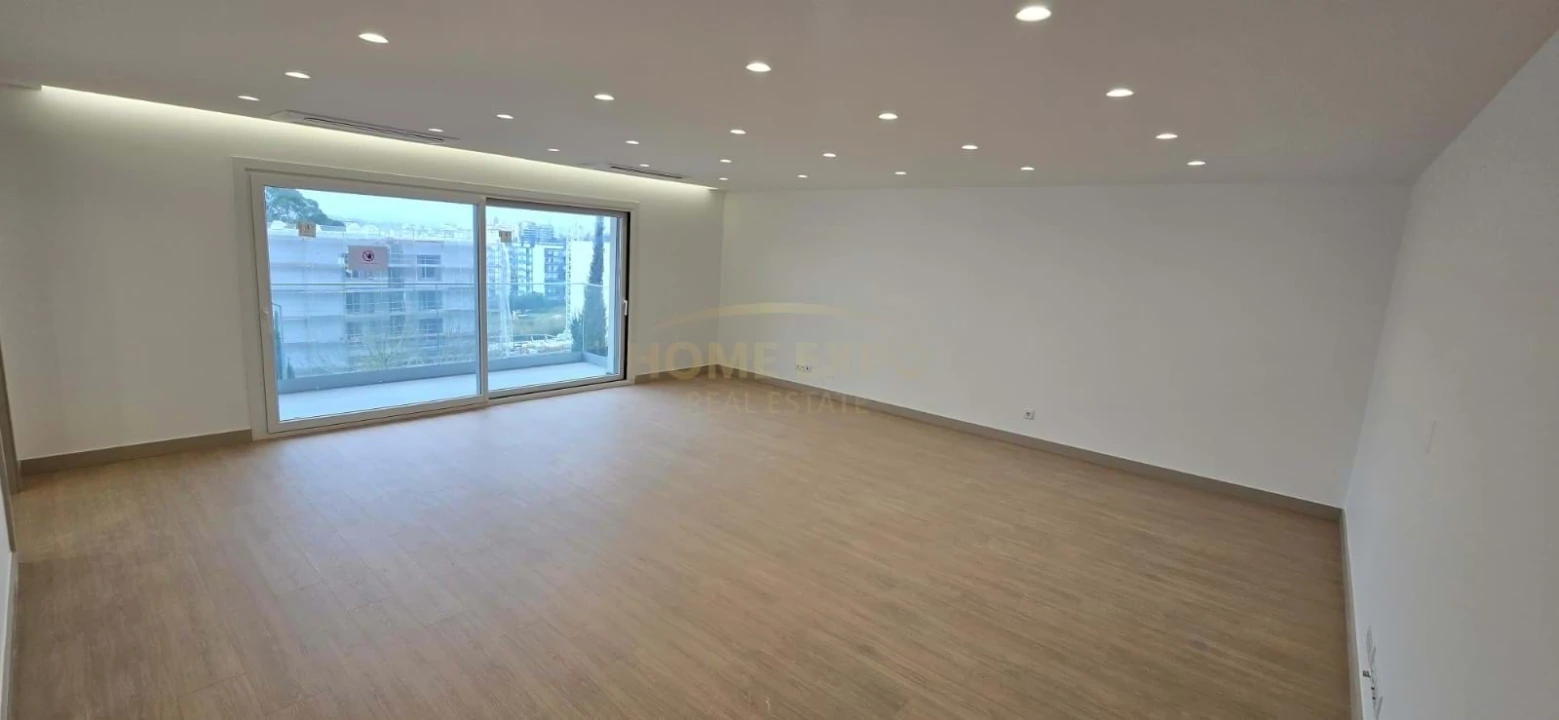 Apartamento T3 para Venda em Póvoa de Santo Adrião e Olival Basto Foto 2