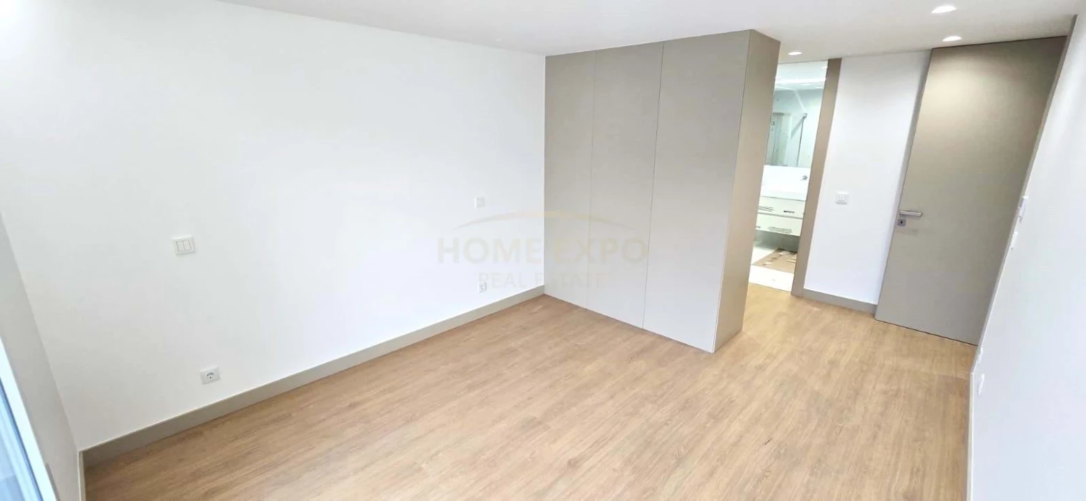 Apartamento T3 para Venda em Póvoa de Santo Adrião e Olival Basto Foto 12