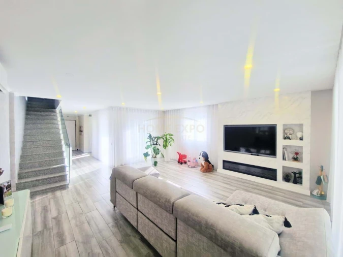 Moradia T3 para Venda em Santa Iria de Azoia, São João da Talha e Bobadela Foto 14