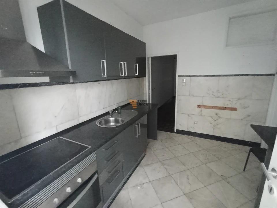 Apartamento T3 para Arrendamento em Ramalde Foto 13