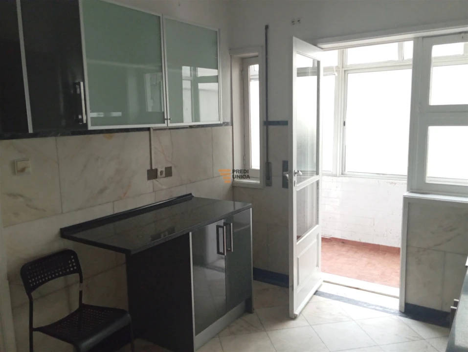 Apartamento T3 para Arrendamento em Ramalde Foto 2