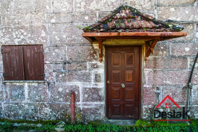 Moradia T2 para Venda em Santa Cruz da Trapa e São Cristóvão de Lafões Foto 9