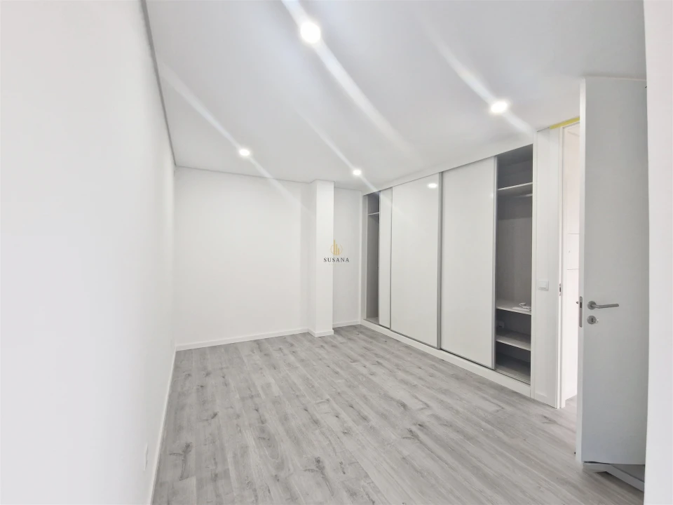 Apartamento T1 para Venda em Repeses e São Salvador Foto 1