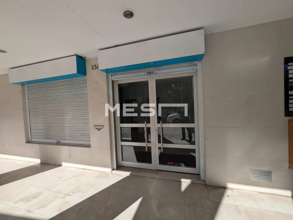 Loja para Arrendamento em São Domingos de Benfica Foto 2