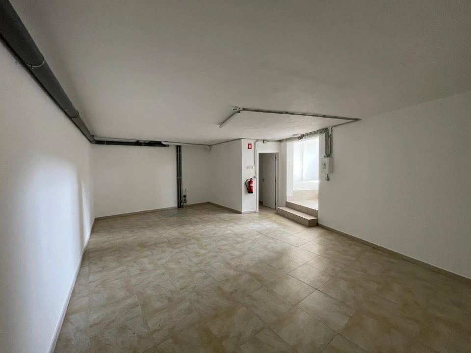 Armazém para Venda em Salir de Matos Foto 9