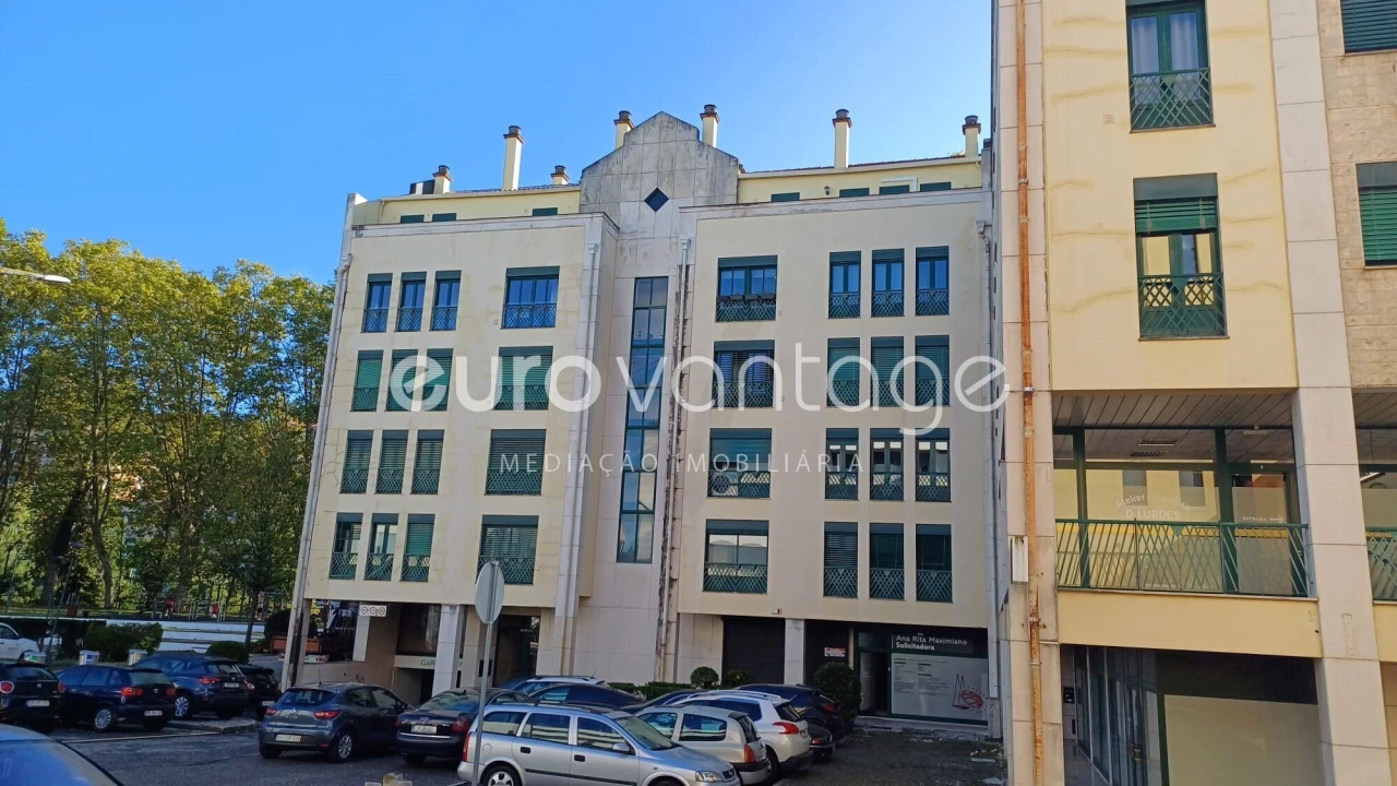 Garagem para Arrendamento em Leiria, Pousos, Barreira e Cortes Foto 1